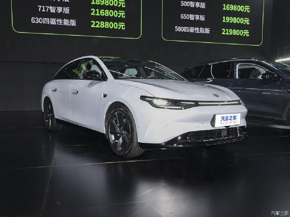 Leapmotor C01 630 Coche sedán EV eléctrico de alto rendimiento con tracción en las 4 ruedas
